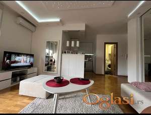 Odlična garsonjera na Novoj Detelinari !